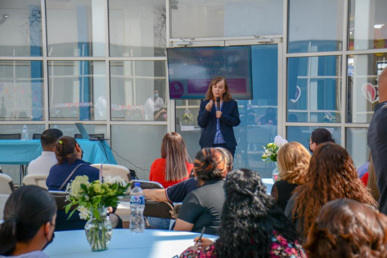 Capacitan familias para detección temprana del autismo