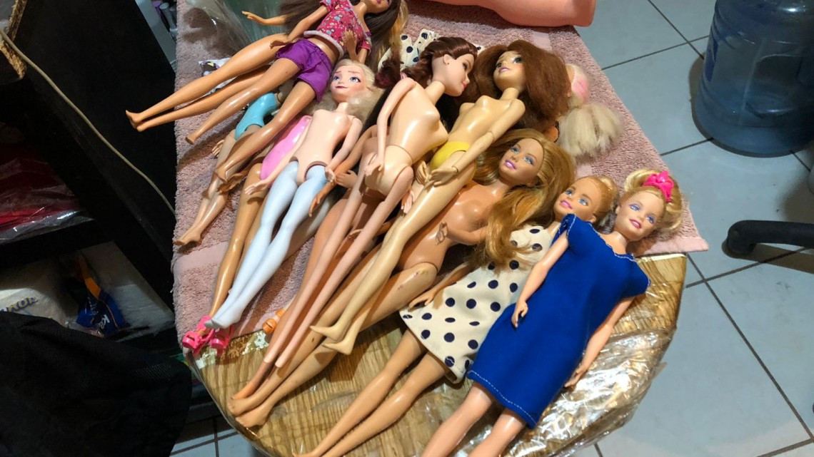 Restaura "barbies" para regalar en Reyes Magos