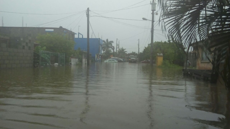Intensas lluvias dejan dos muertos e inundaciones en Tampico