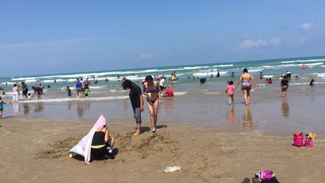 Preparan la playa para periodo vacacional