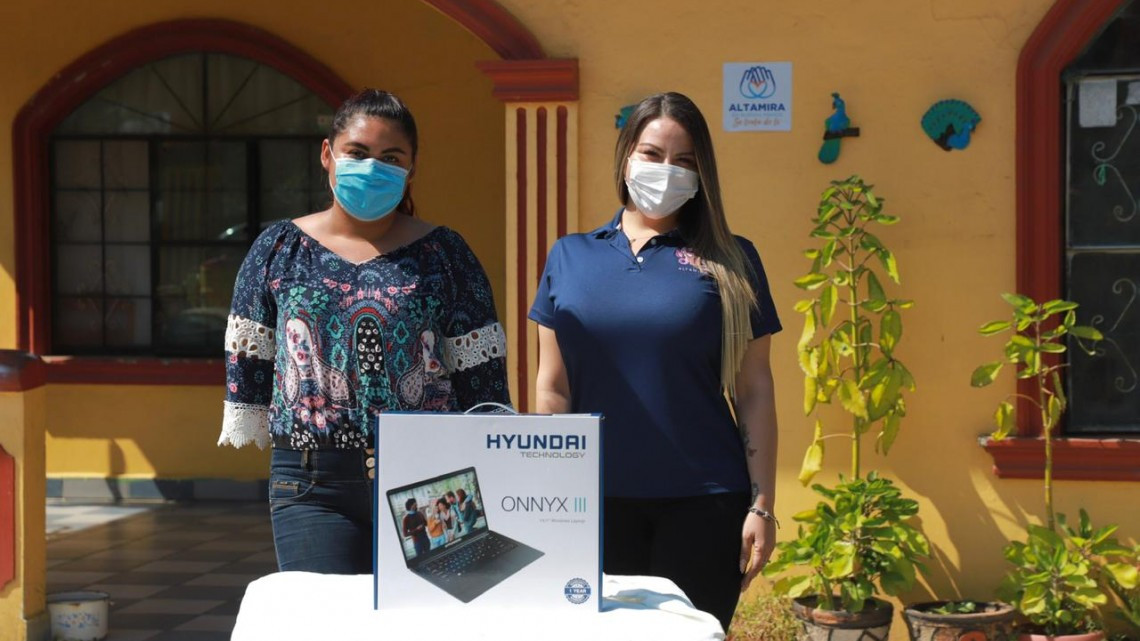 DIF Altamira entrega apoyos a personas vulnerables en el ejido Mata del Abra