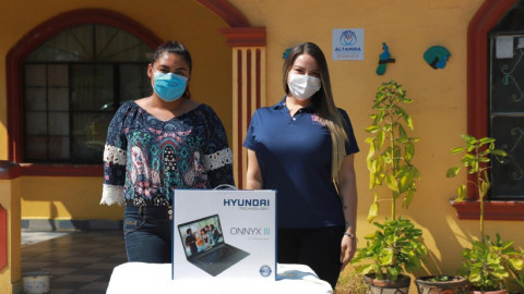 DIF Altamira entrega apoyos a personas vulnerables en el ejido Mata del Abra