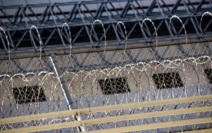 Suman más de mil migrantes con COVID-19 detenidos en EU