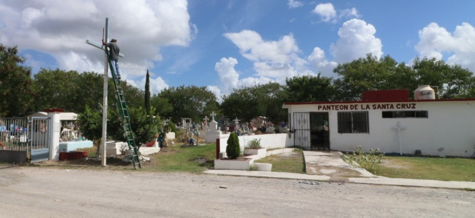 Trabaja Gobierno de Matamoros en limpieza de panteón de la Santa Cruz; registra avance del 50%