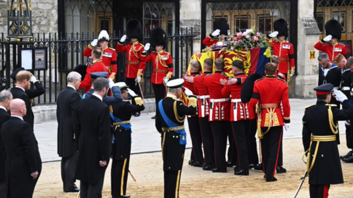 Funeral de la reina Isabel II: El féretro es trasladado al Castillo de Windsor 