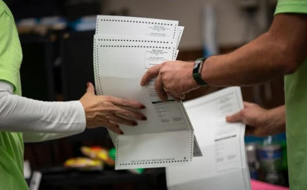 Campaña de Trump pedirá recuento de votos Wisconsin, considerado uno de los estados claves