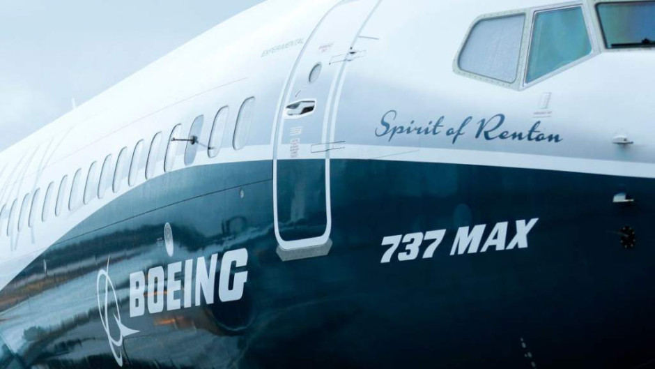Cede Boeing a presión internacional y aterriza su flota de aviones 737