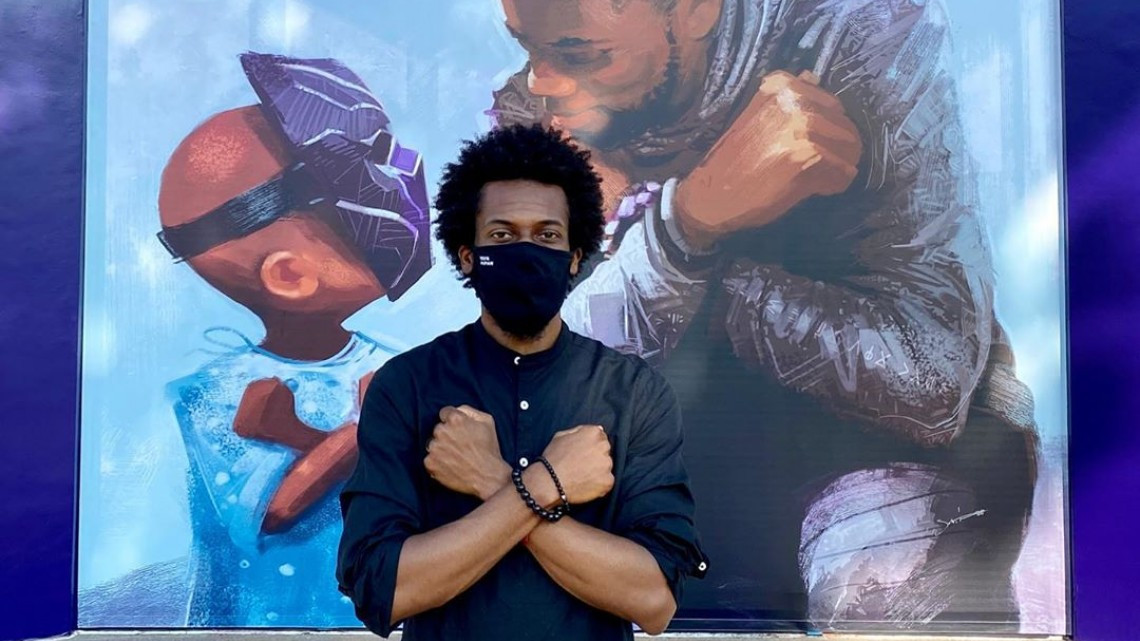 Chadwick Boseman es homenajeado con mural realizado por Disney 