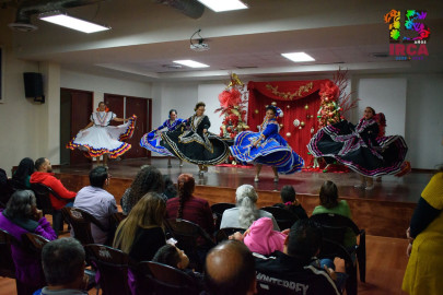 Bailan al ritmo de la Navidad en el IRCA