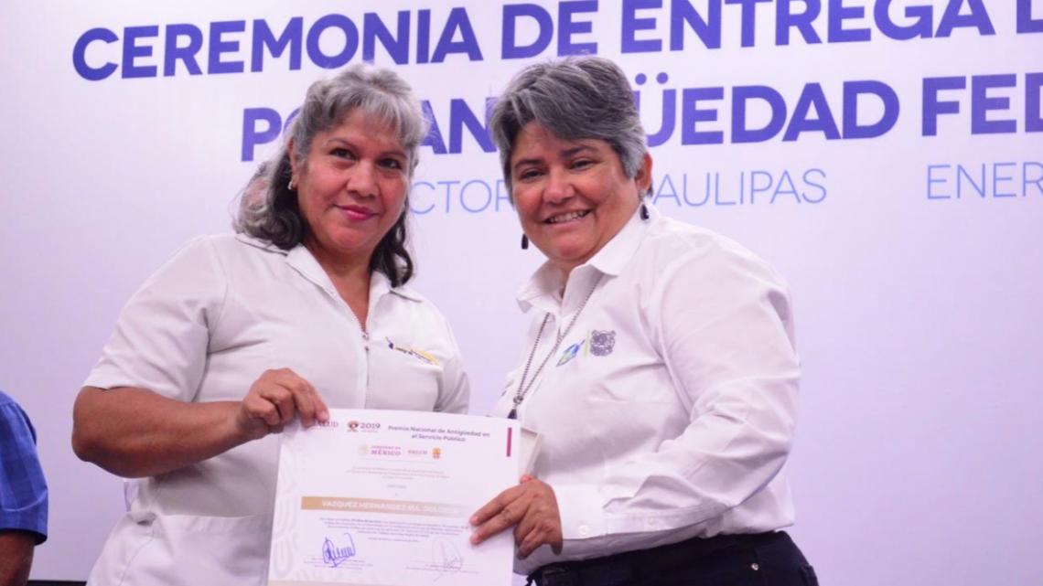 Reconoce Gobierno del Estado a trabajadores de salud con años de antigüedad