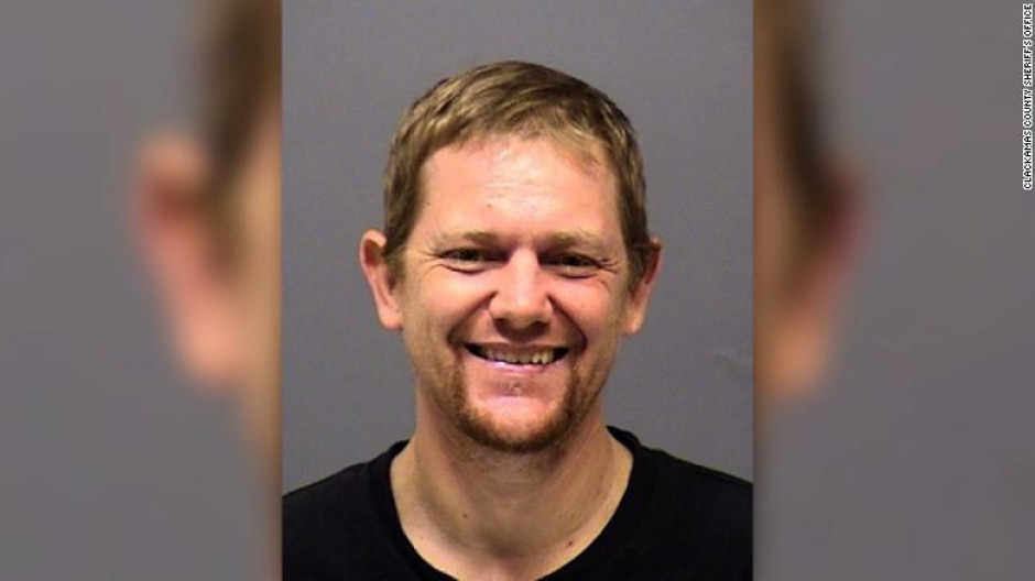 Agentes evitan homicidio múltiple en Oregon