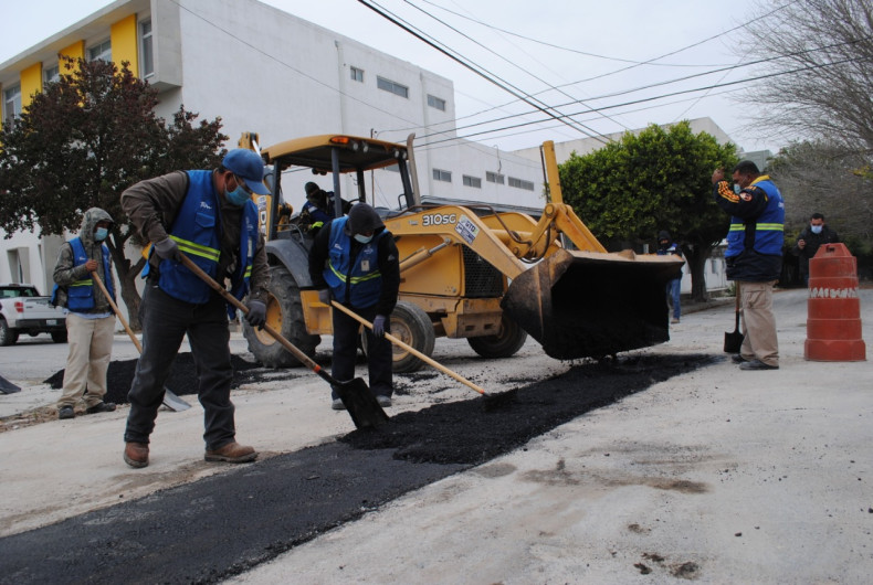 Con reposición de asfalto, concluye la COMAPA reparación de caído