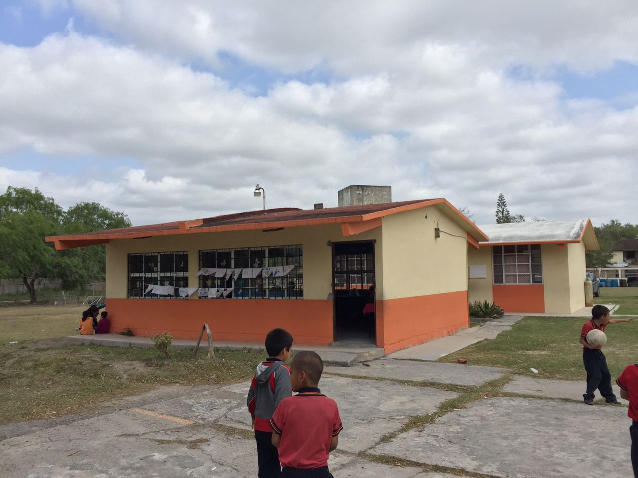 Organizarán baile en primaria para comprar aires acondicionados