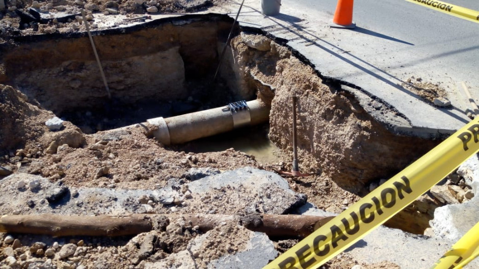 Soluciona COMAPA fuga de agua que se reflejaba en La Petrolera