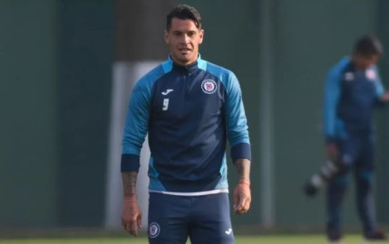 Milton Caraglio es baja de Cruz Azul por fractura