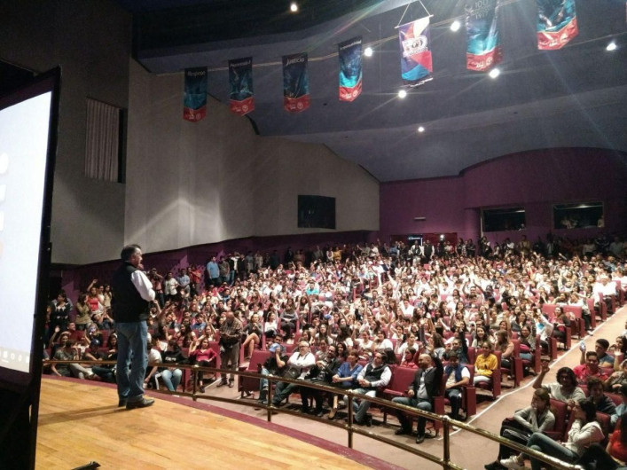 Asevera "El Bronco" postura en TEC de Monterrey