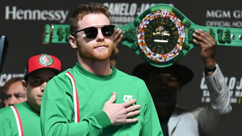 Canelo Álvarez ofrece ayuda a “Nariz Roja AC” ante falta de medicamentos