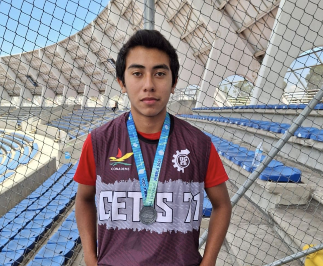 Alumno del Cetis 71 de Reynosa logra medalla de plata nacional en atletismo