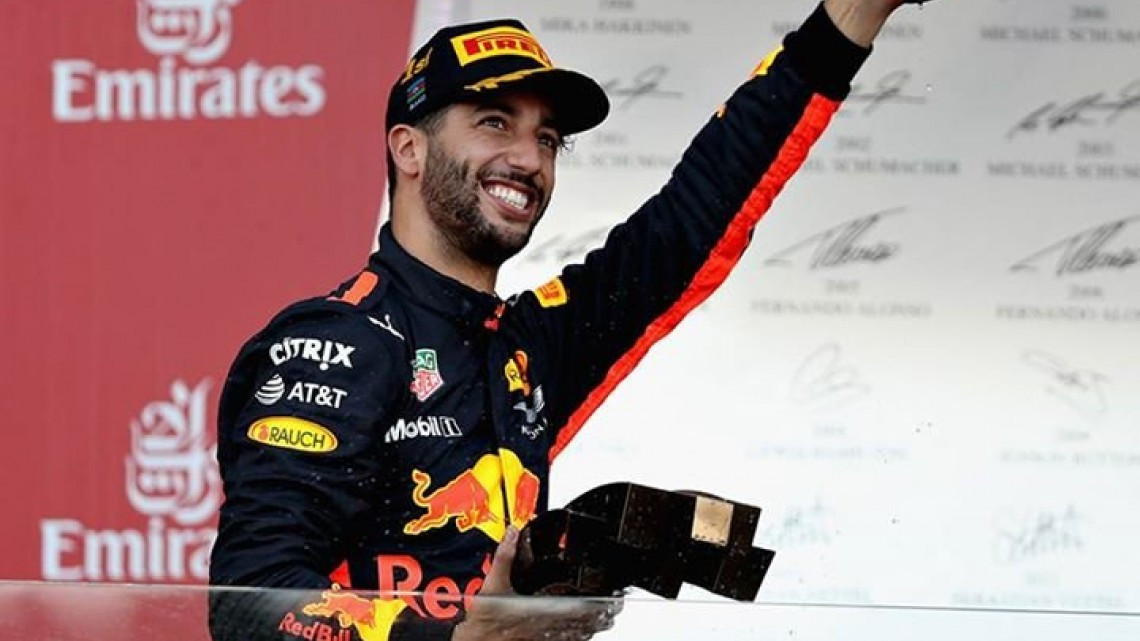 Daniel Ricciardo (Red Bull) gana el Gran Premio F1 de Azerbaiyán