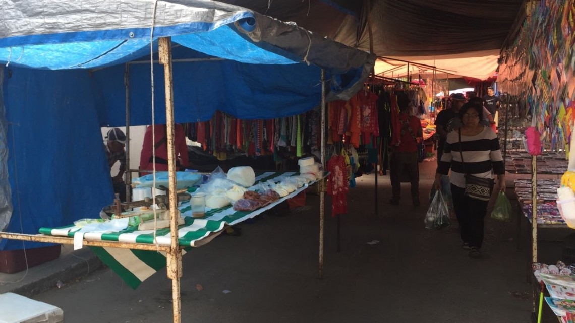 Comerciantes piden reducción en el pago de piso al municipio