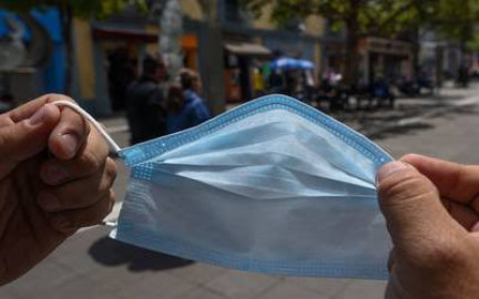 Presidente de Costa Rica elimina el uso obligatorio del cubrebocas