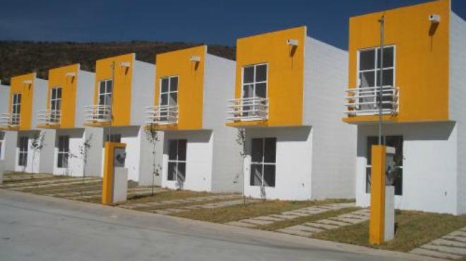 Construyen viviendas en propiedad federal de Altamira