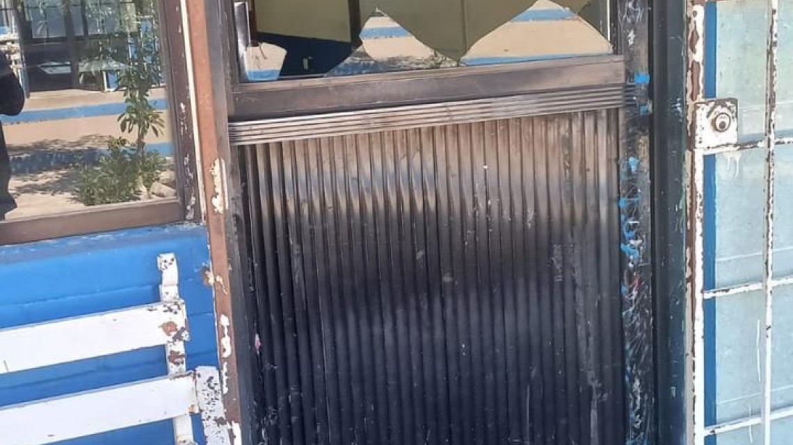 Solicitan apoyo para levantar barda en primaria para evitar robos