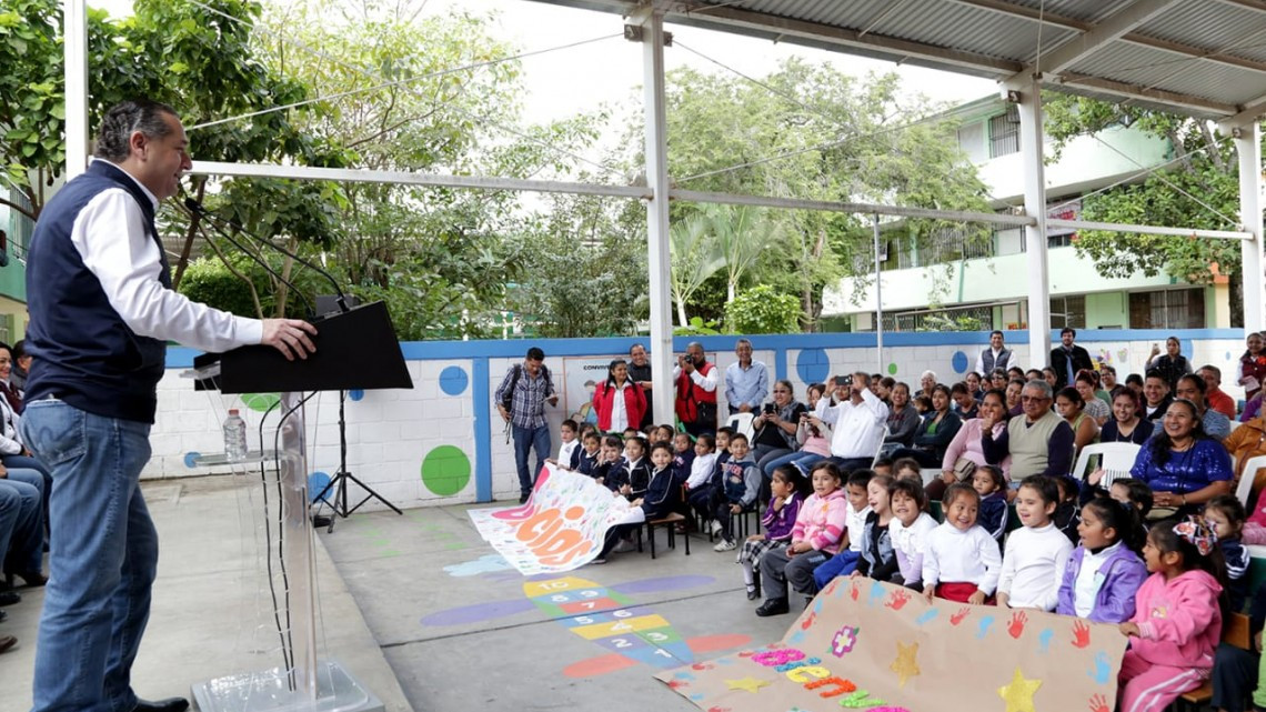 Atiende Adrián Oseguera necesidades educativas