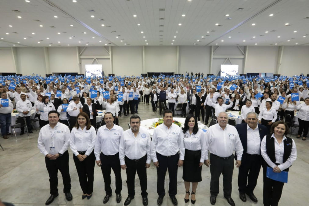 Reconoce Gobernador a servidores públicos estatales