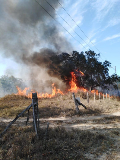 Con la temporada de calor y la falta de lluvias, aumentan los incendios de pastizales en la región.