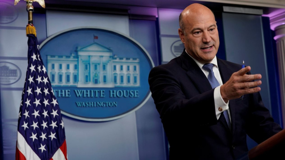 Renuncia asesor económico de Trump