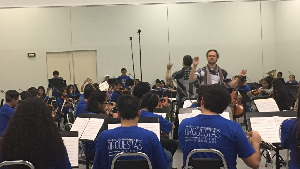 Encuentro Juventud Sinfónica Tamaulipeca recibe felicitación de Maki