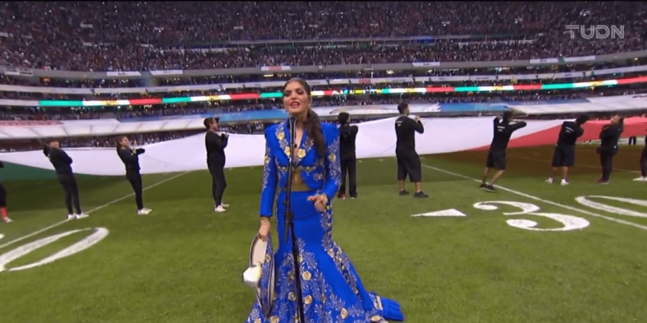 Ana Bárbara se vuelve a equivocar en el Himno Nacional