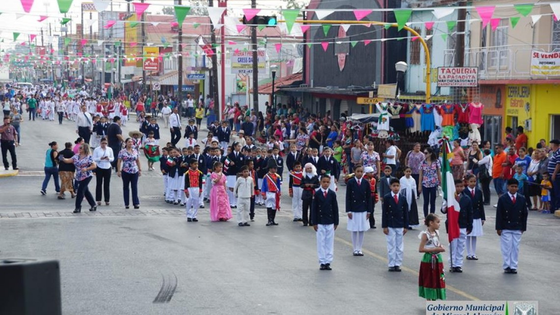 Disfrutan en Miguel Alemán desfile cívico militar de la Independencia de México