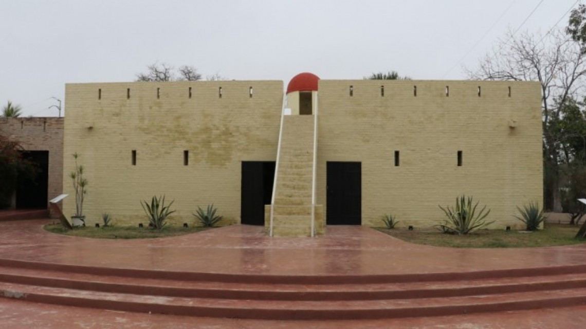 Devela Alcalde placa conmemorativa en Museo Casamata 