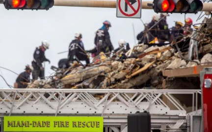 Detienen búsqueda de cuerpos en edificio derrumbado en Miami por inestabilidad en la estructura