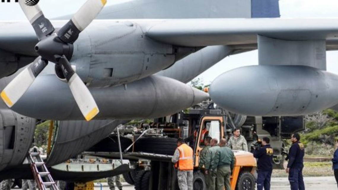 Restos de víctimas de avión chileno llegan a base militar en Puntas Arenas