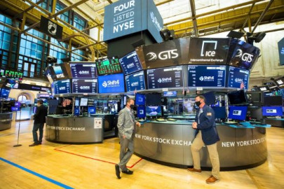 Wall Street inicia la semana con desplome ante el temor de rebrote de covid-19 