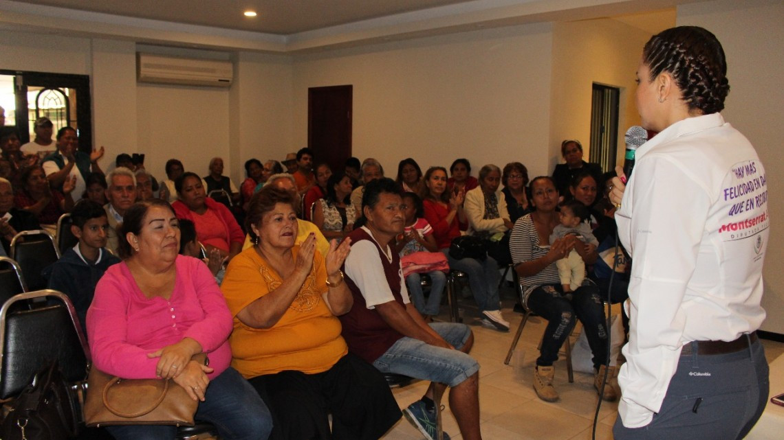 Beneficia diputada a 50 personas con aparatos auditivos 