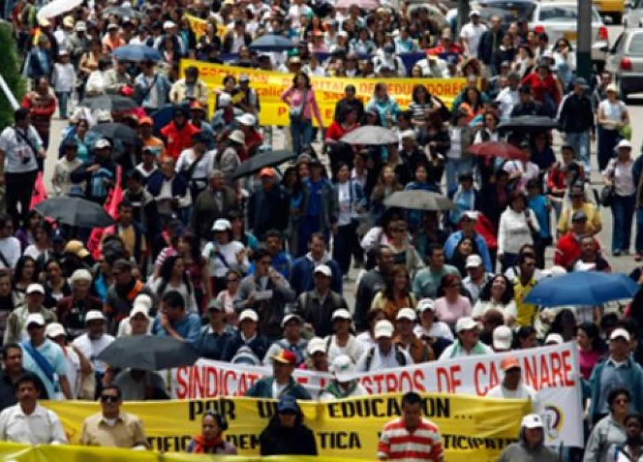 350 mil maestros inician paro nacional en Colombia 