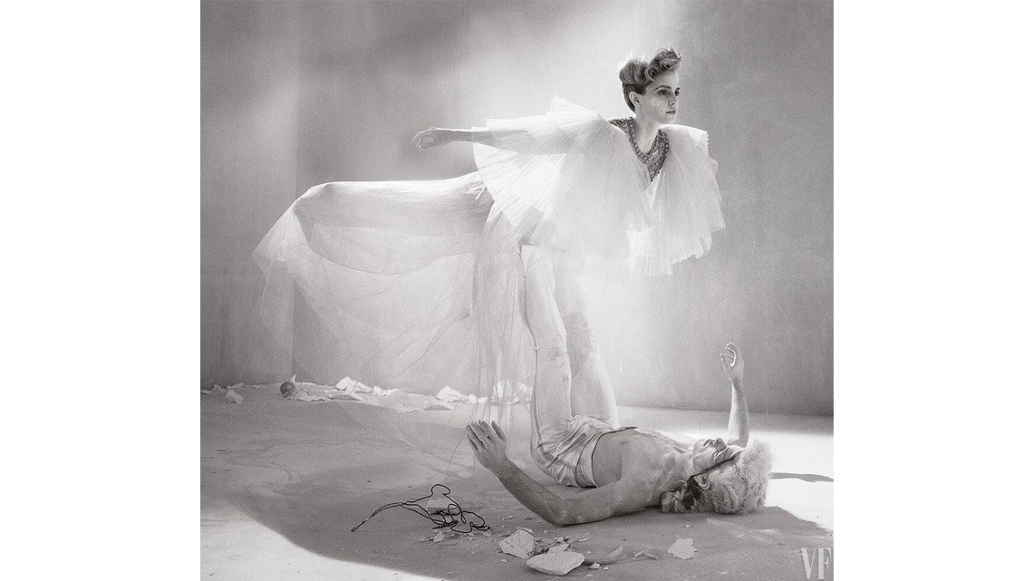 Emma Watson posa en topless para portada de revista