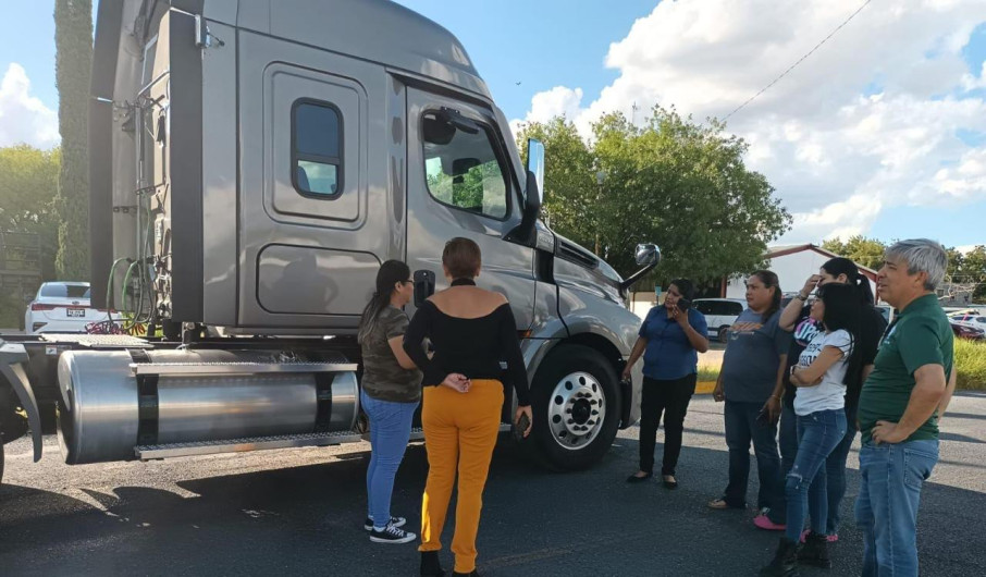 Capacitan a mujeres para el autotransporte