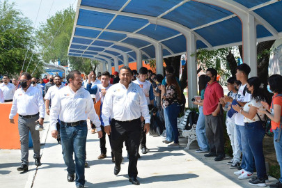 Entrega Rector de la UAT en Nuevo Laredo equipamiento de aulas digitales