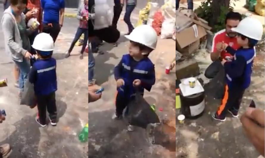 Entrega niño dulces a rescatistas