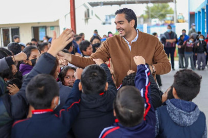 Entregó Alcalde de Reynosa computadoras a escurla de Villa Florida 