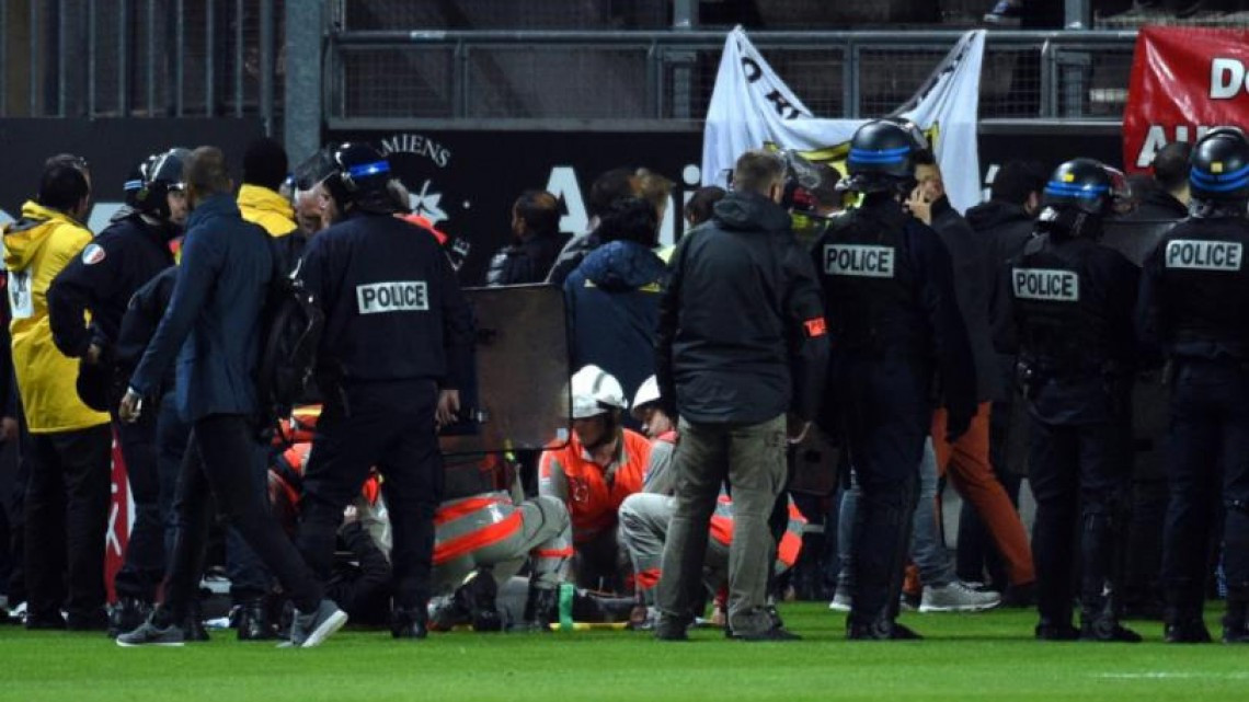 Suspenden partido del Lille por avalancha de hinchas