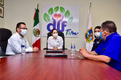 Firma DIF Reynosa convenio con Óptica Platino