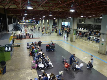 Principal aeropuerto de Brasil suma quinto día de retrasos masivos