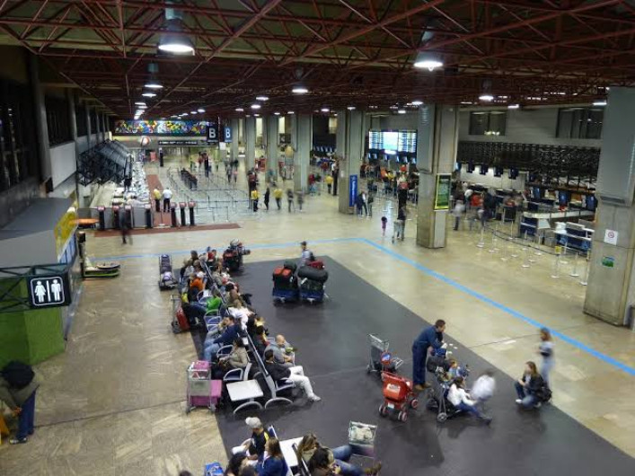 Principal aeropuerto de Brasil suma quinto día de retrasos masivos