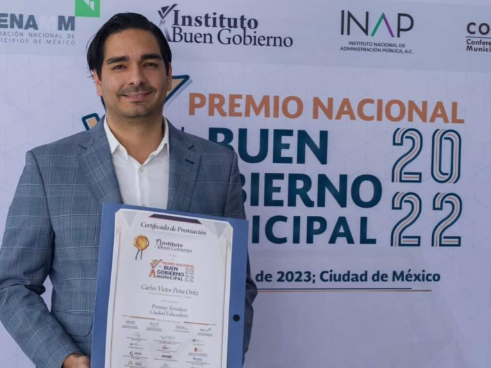 Carlos Peña Ortiz recibió Premio Nacional al "Buen Gobierno Municipal 2022"
